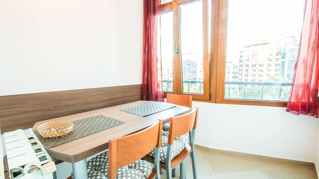 Unirii Boulevard View Apartment Bukares Bagian luar foto